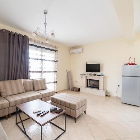 Thea Apartments Nea Iraklitsa Exterior photo